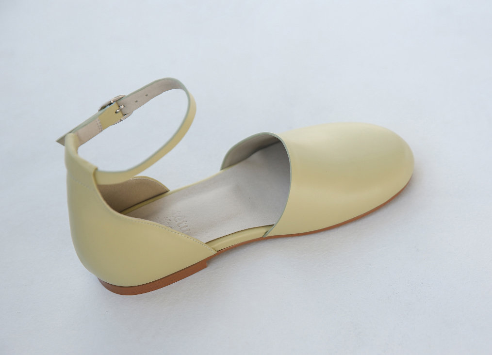 신발 옐로우 색상 이미지-S13L4